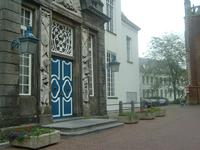 Hechte samenhang tussen bebouwing en openbare ruimte d.m.v. bordessen e.d.