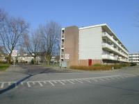 Appartementen aan de Beethovenstraat en daarachter woningen over twee lagen met kap