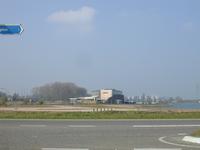 Centraal voorzieningengebouw aan de plas